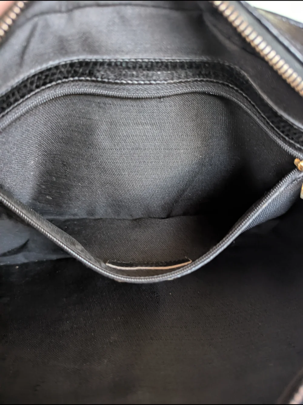 Vintage Fendi crossbody/shoulder bag from aroundthe 1970s or 1980s. It feature